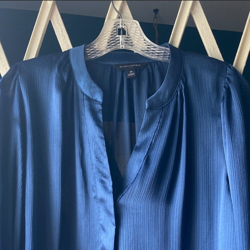 Midnight blue Mandarin collared Banana Republic M blouse